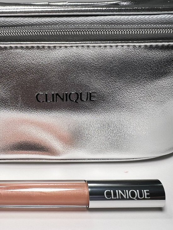 Clinique 7 Day Scrub Lotion+ Lip Gloss Airkiss Pop Full Size Makeup Bag Gift Set - Picture 6 of 9